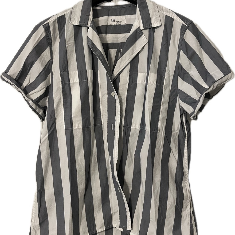 GAP Gray and White Camp Shirt